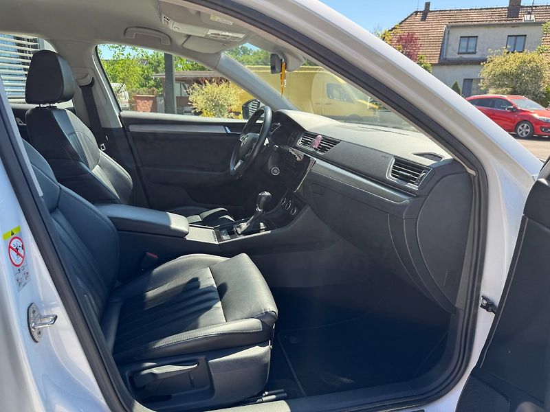 Škoda Superb (2018) 2,0 Tdi 110 Kw DSG STYLE + - fotka 28 z 32
