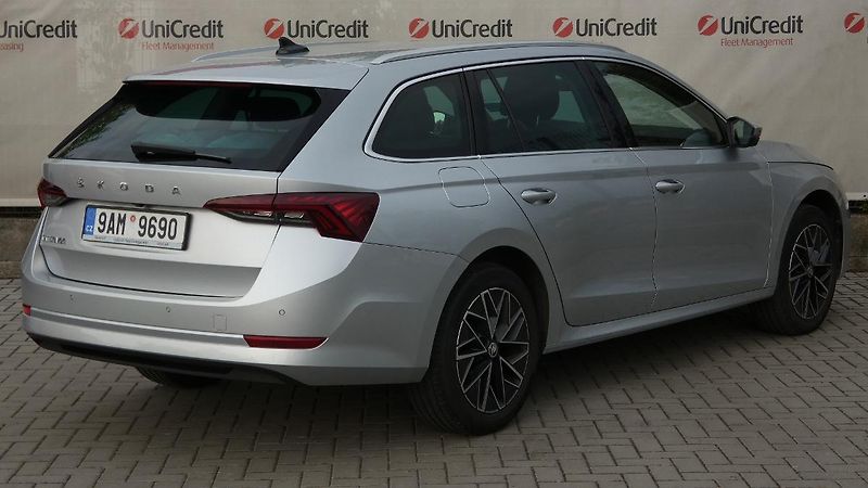 Škoda Octavia 2,0 TDI DSG Style 110 kW - fotka 3 z 23