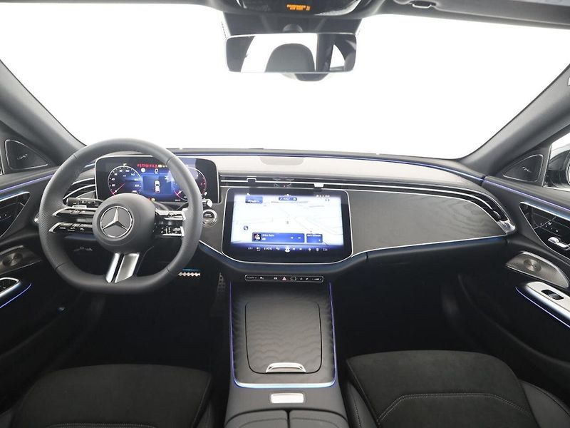 Mercedes-Benz Třídy E 220d 4M AMG 360 Pano DIGI.L Ta - fotka 9 z 15