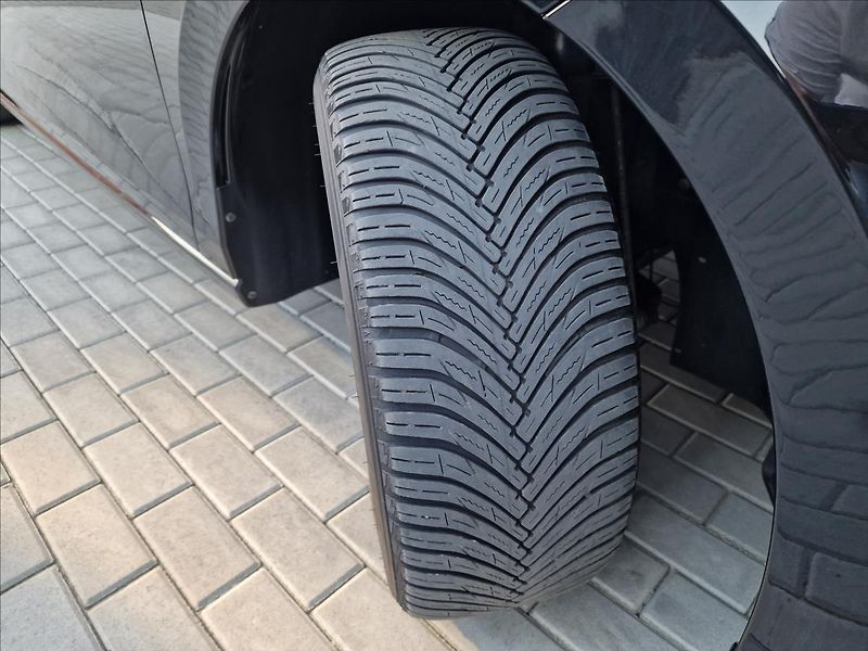 Škoda Superb 1.5 TSI DSG 110kW L&K Combi - fotka 47 z 50