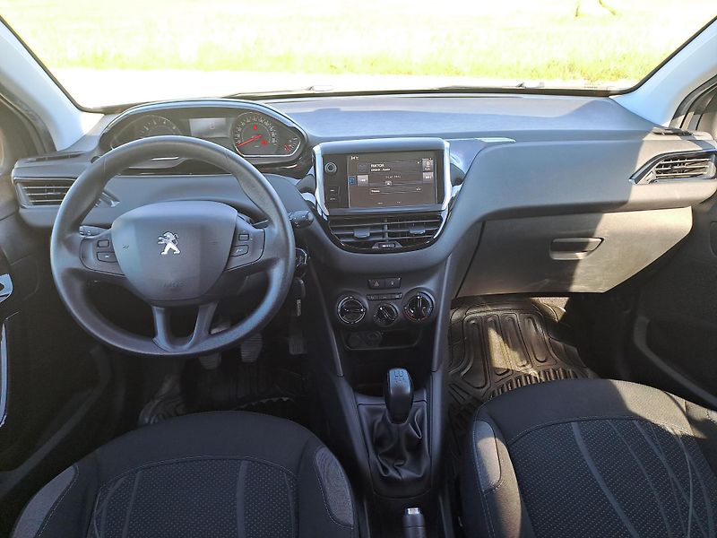 Peugeot 208 (2015) 1.0 PĚKNÝ STAV - fotka 16 z 22