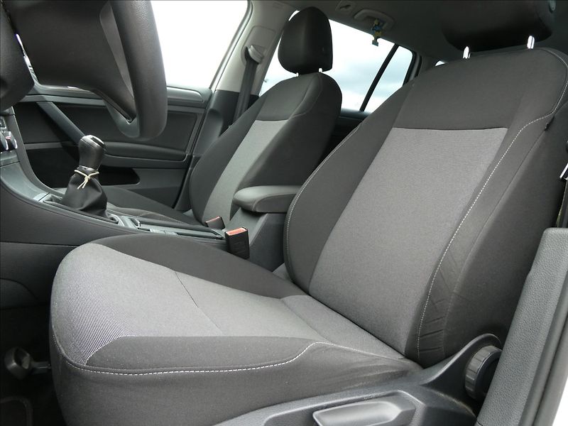 Volkswagen Golf 1,2 TSi 81kW 2x kola, serviska - fotka 30 z 54