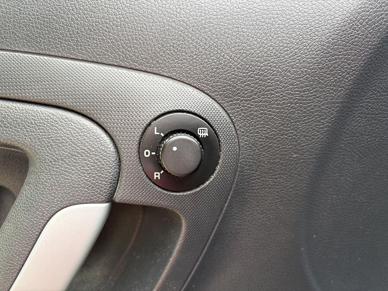 Škoda Roomster 1.6 Scout Plus Edition - fotka 28 z 32