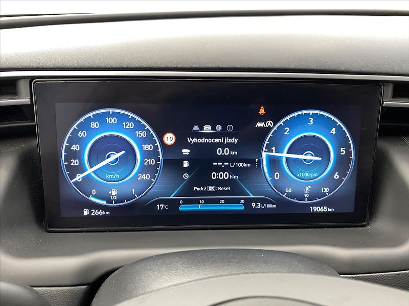 Hyundai Tucson 1,6 CRDi 85kW SMART - fotka 11 z 28