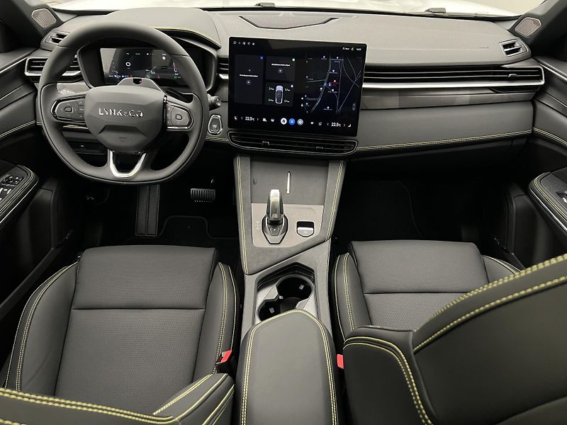 Lynk & Co 01 (2026) MORE PHEV AUT CZ 1.maj - fotka 2 z 55