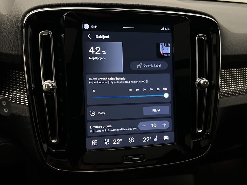 Volvo XC40 AWD TWIN MOTOR RECHARGE - fotka 40 z 44