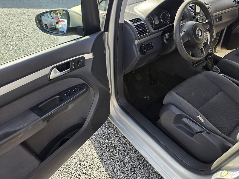 Volkswagen Touran 1.6 TDI 7 Mist - fotka 12 z 14