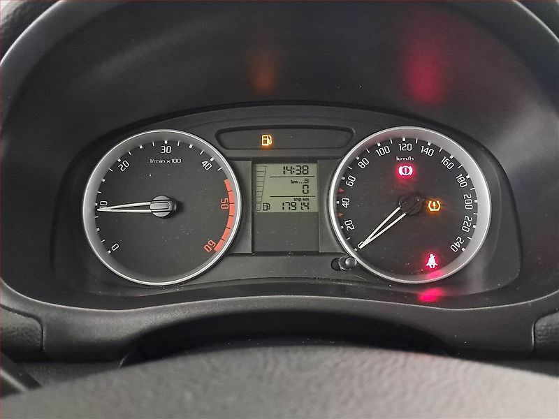 Škoda Fabia (2009) 1.4 TDI, rezervace - fotka 11 z 13