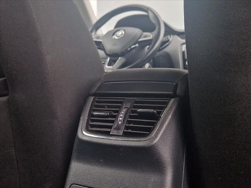 Škoda Octavia 2,0 TDI 110kW TAŽNÉ VÝHŘ. NOSI - fotka 15 z 41