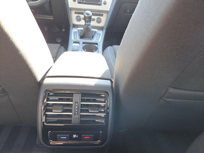 Volkswagen Passat Variant (2016) 2,0TDi 4x4 i na splátky VŠEM - fotka 10 z 11