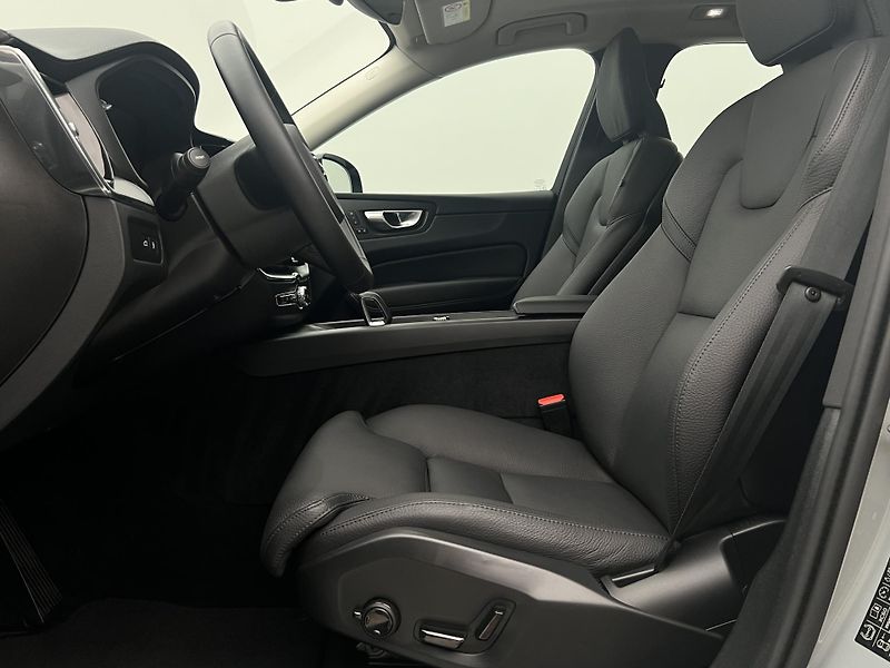 Volvo XC60 T8 AWD ULTRA DARK AUT CZ - fotka 3 z 47