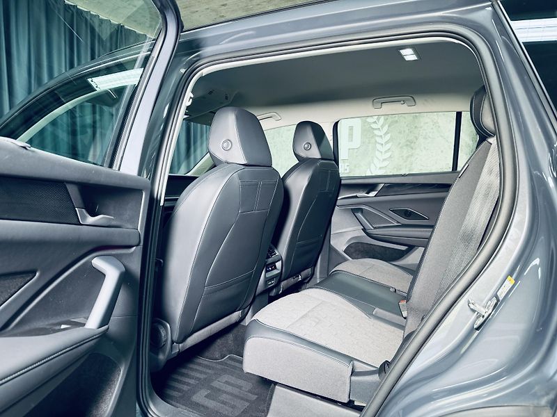 Volkswagen Tayron (2025) 2.0*TDi*4M*ZÁRUKA*¨7M*IQ-Light - fotka 31 z 39