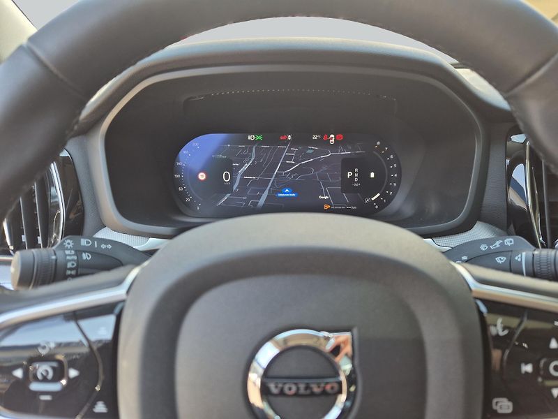 Volvo V60 B4 Plus Dark - fotka 13 z 15