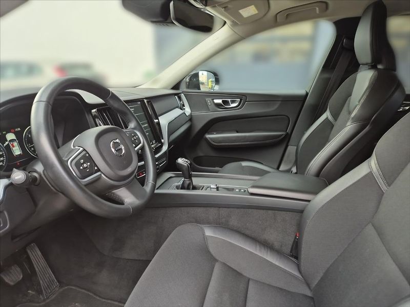 Volvo XC60 2,0 D3 MOMENTUM+ MAN - fotka 7 z 18