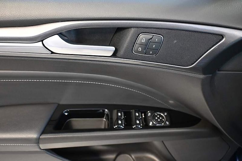 Ford Mondeo (2022) 2.0 LED SONY ACC TITANIUM Masá - fotka 21 z 34