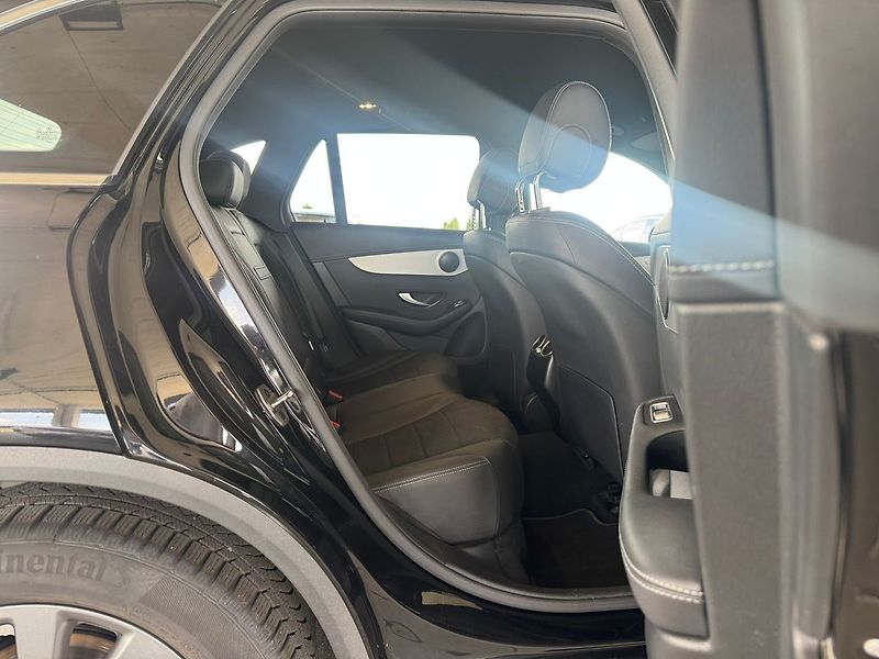 Mercedes-Benz GLC 220d 4MATIC - fotka 18 z 21