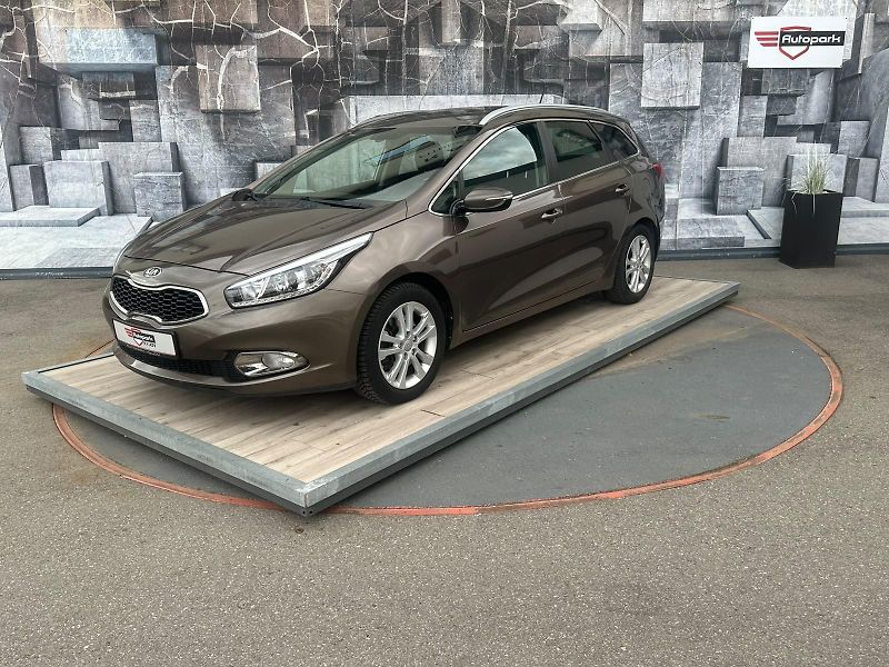 Kia Ceed (2015) 1.4LPG, 73KW, EXCELLECE - fotka 3 z 25