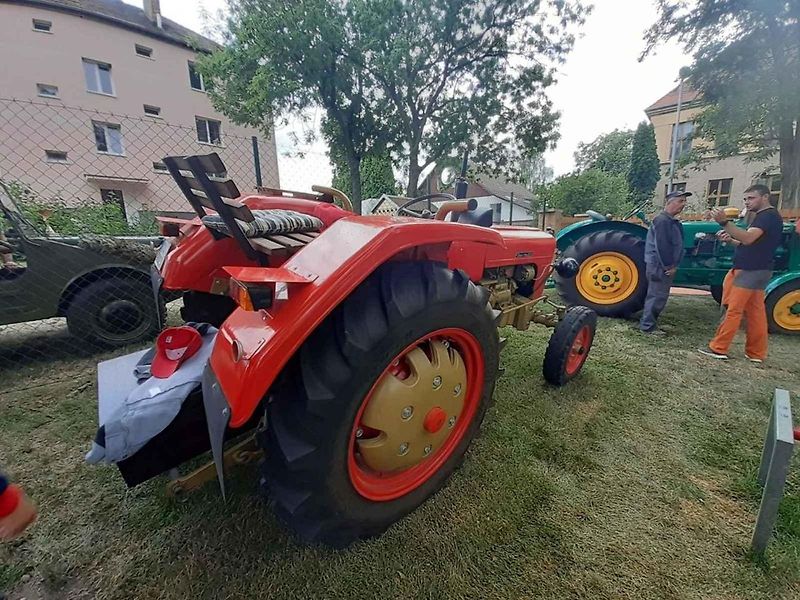 Do Hříškova dorazil na jubilejní veteránský sraz rekordní počet vozidel.