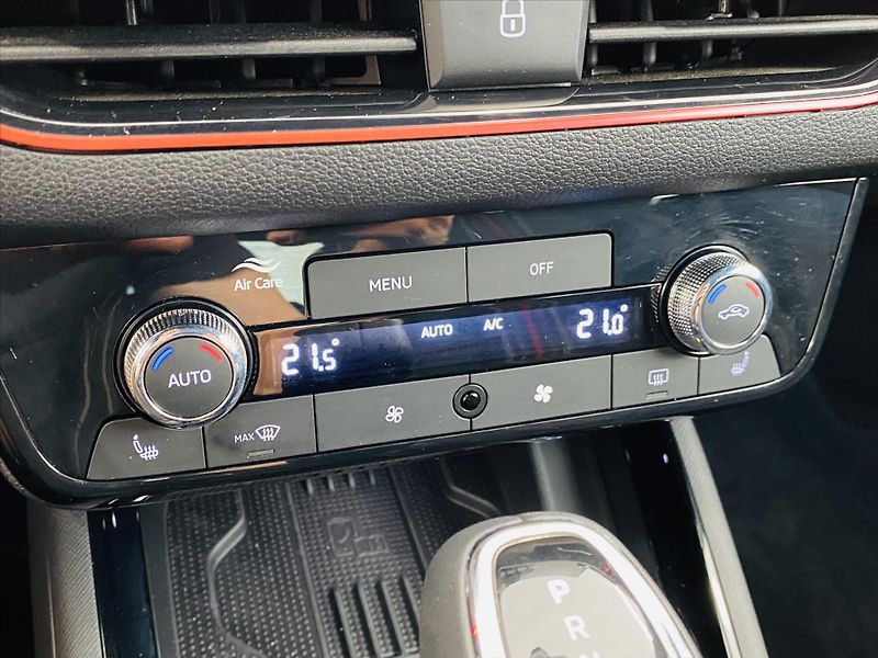 Škoda Scala 1,0 TSI 85kW DSG Monte Carlo - fotka 16 z 27