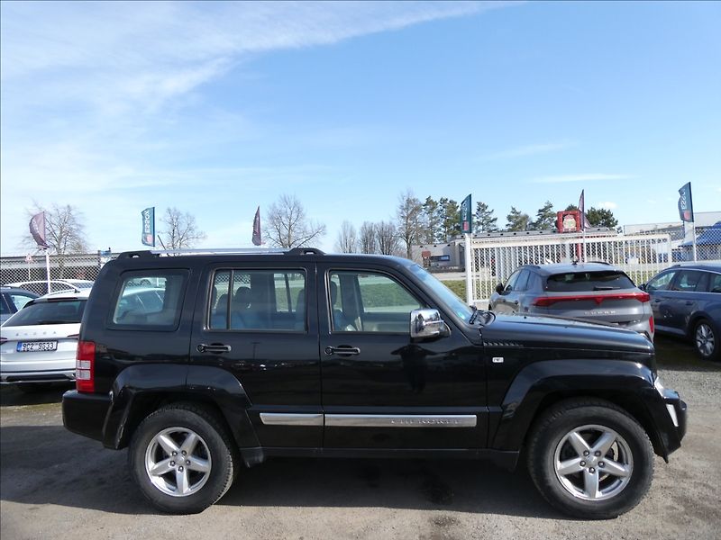 Jeep Cherokee 3,7 L 151kW 4x4, automat - fotka 10 z 37