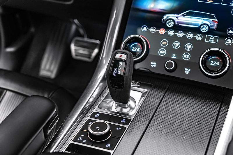 Land Rover Range Rover Sport HST - fotka 21 z 27