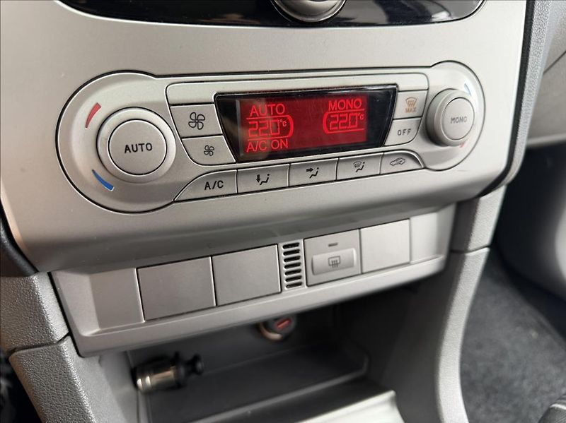 Ford Focus 1,6 i, Klima, 16V, 74kw, - fotka 18 z 24
