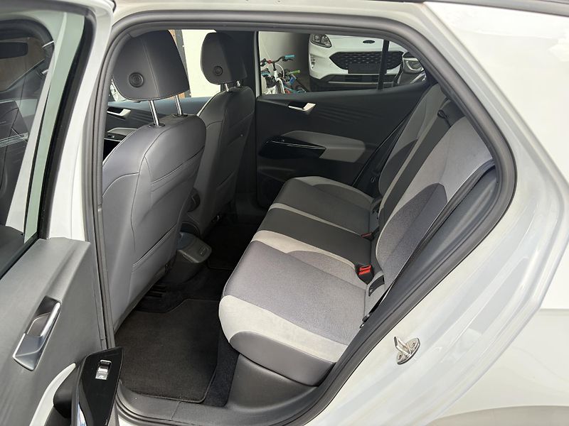 Volkswagen ID.3 (2021) PRO 62kwh, 150kw SOH 91.2% - fotka 7 z 11