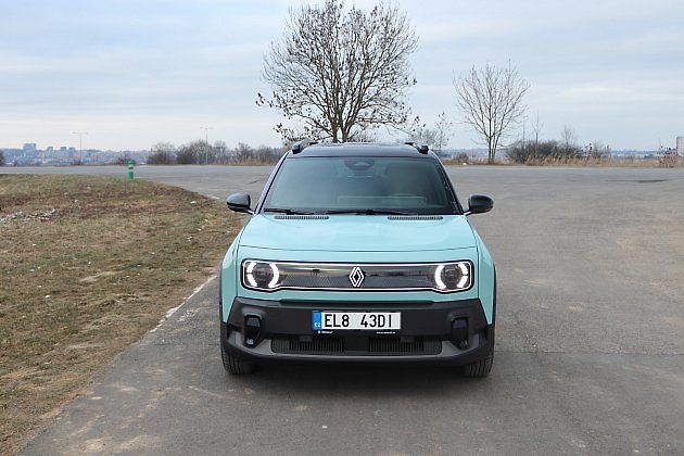 Na výběr je ze dvou variant lišících se výkonem a kapacitou akumulátoru., zdroj: Deník/Viola Procházková