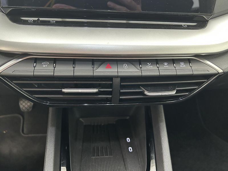 Škoda Octavia 1.5 TSI Selection - fotka 20 z 25