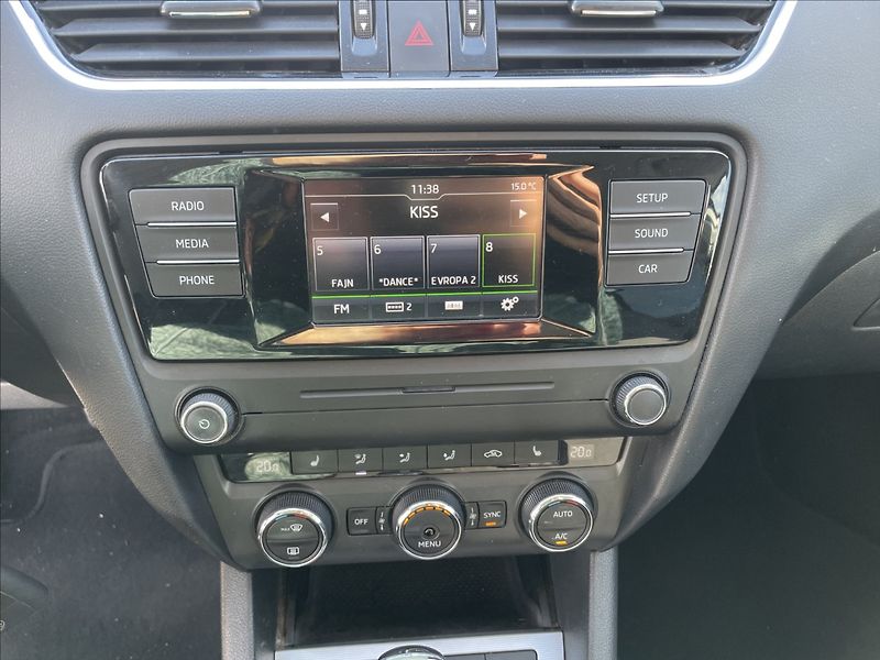 Škoda Octavia 2,0 TDi 135kw DSG 4x4 Klimatr. - fotka 16 z 34