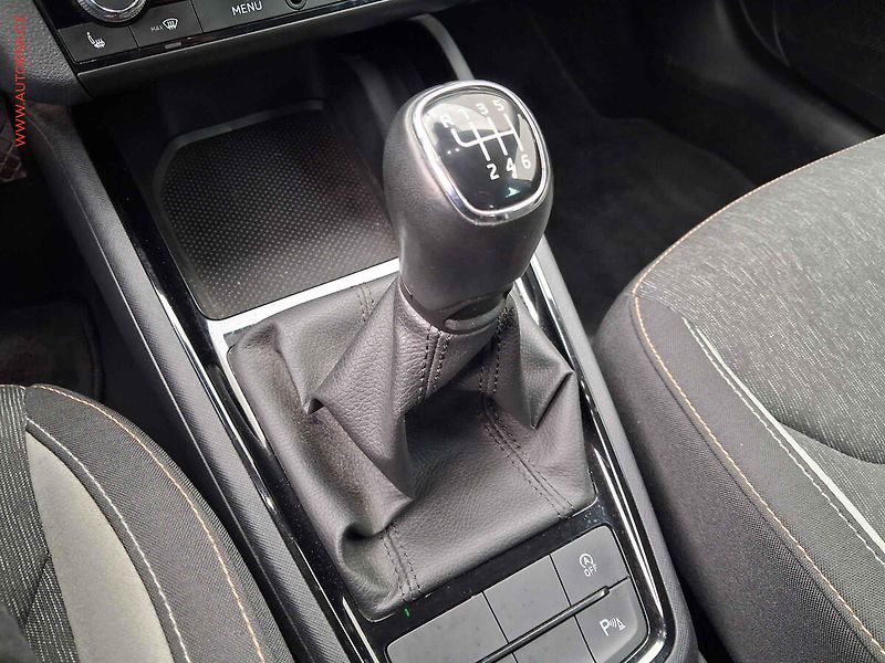 Škoda Scala (2023) 1.0 TSi, ČR, Style, kamera - fotka 16 z 18