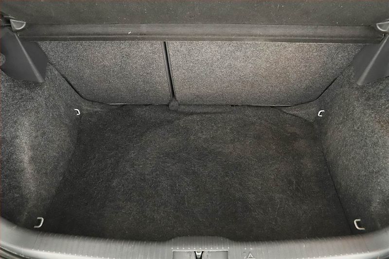 Volkswagen Polo (2008) Cross 1.4 TDI - fotka 11 z 12