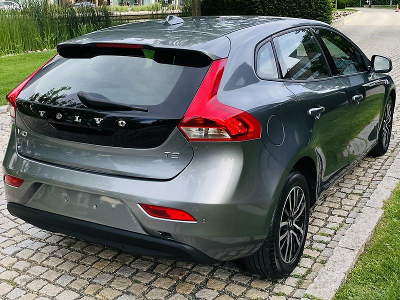 Volvo V40 2.0i MANUÁL KAMERA SERVISKA - fotka 12 z 45