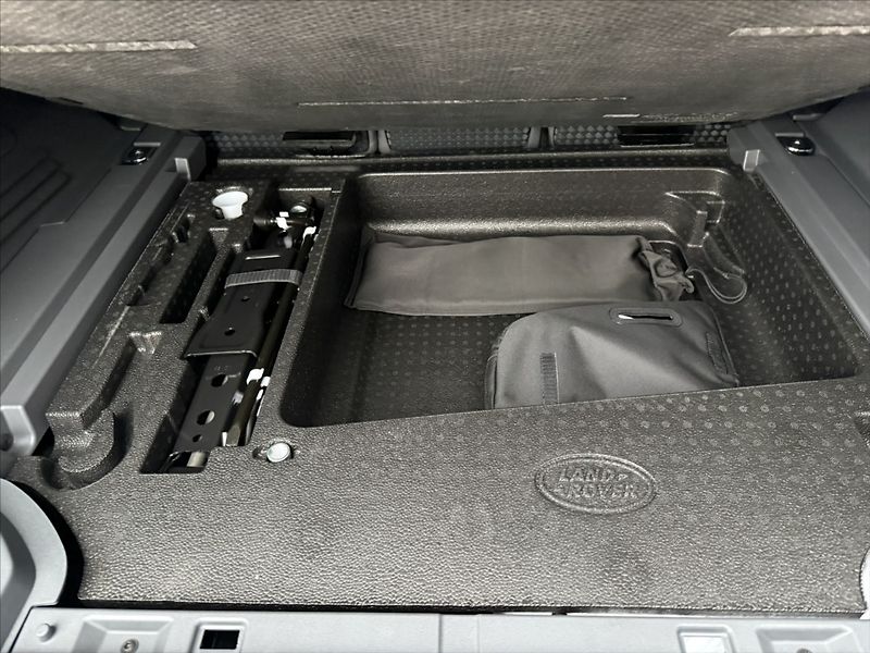 Land Rover Defender 3,0 X-DYNAMIC SE D250 - fotka 29 z 29