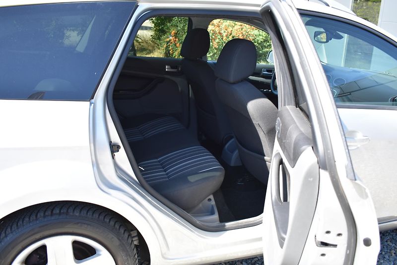 Ford Focus 1,6 16V STYLE,TZ,SERVIS,TOP! - fotka 13 z 16