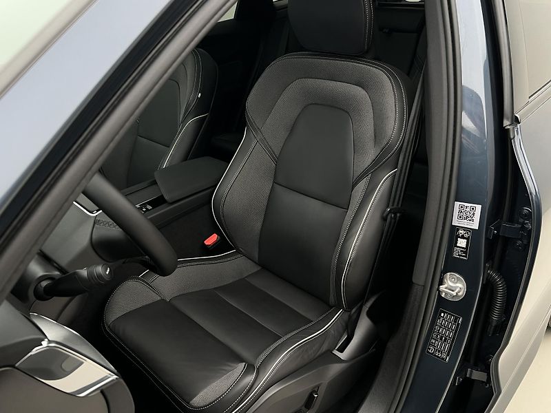Volvo XC60 B5 AWD BLACK EDITION PLUS AUT  - fotka 19 z 43