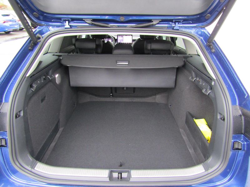 Škoda Superb IV Combi 4x4 L&K 2.0 TDI /142k - fotka 16 z 30
