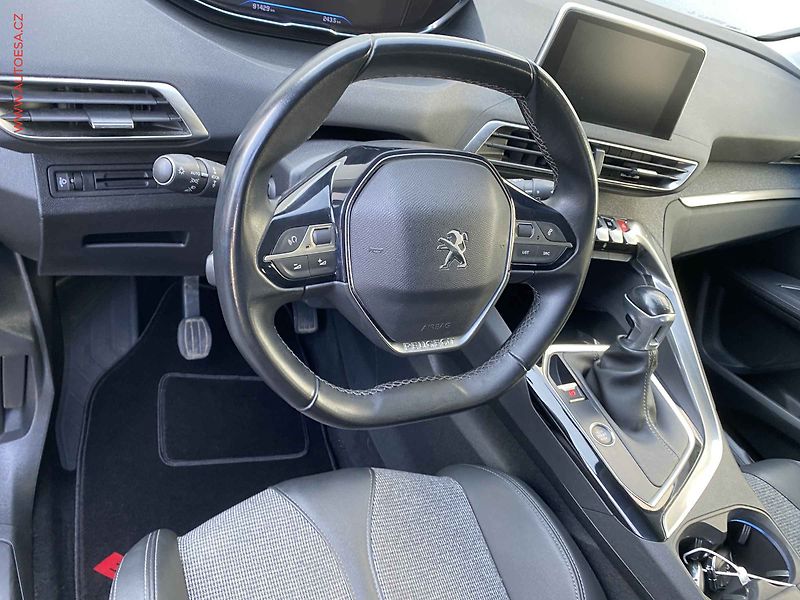 Peugeot 3008 (2020) 1.2 PT, Allure, navi, kamera - fotka 13 z 19