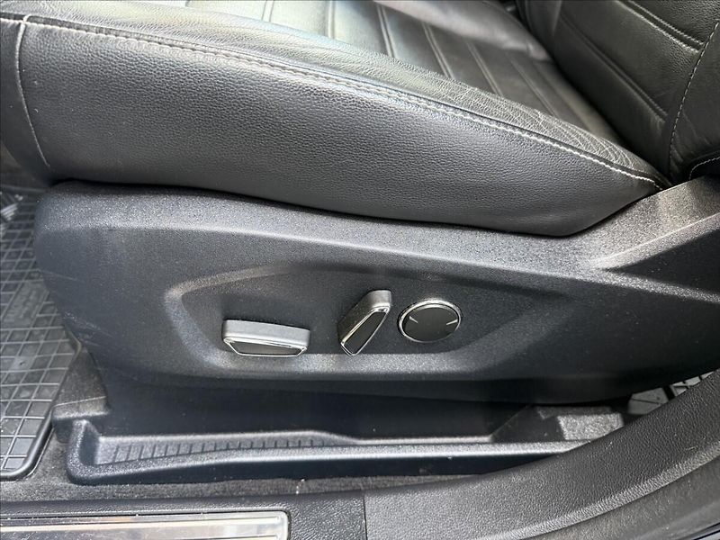Ford Galaxy 2,0 Titanium,177kW,po servisu - fotka 22 z 38