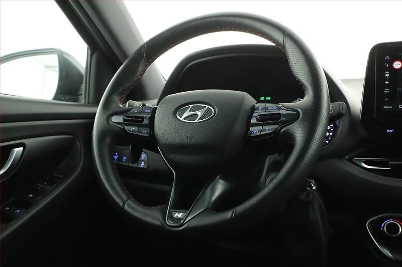 Hyundai i30 (2023) N-Line 1.5 T-GDI - fotka 8 z 20
