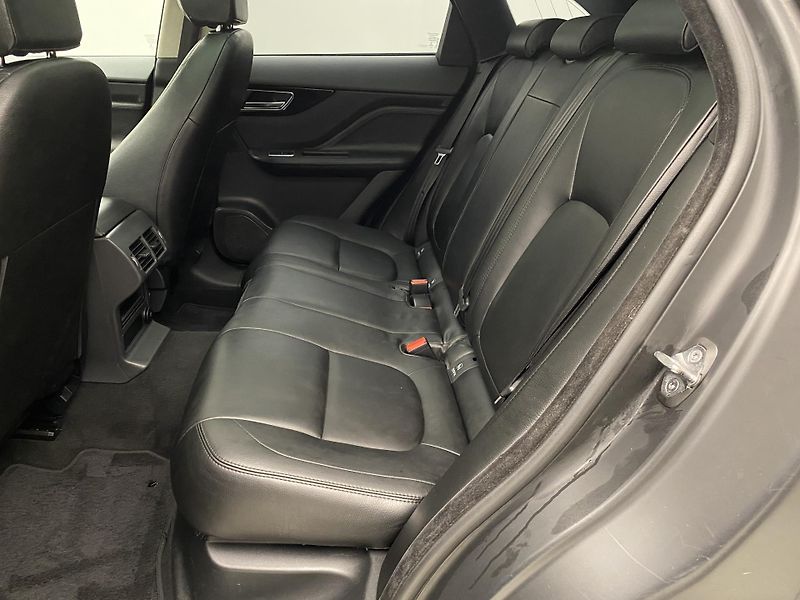 Jaguar F-Pace 25t AWD AUT  - fotka 5 z 38