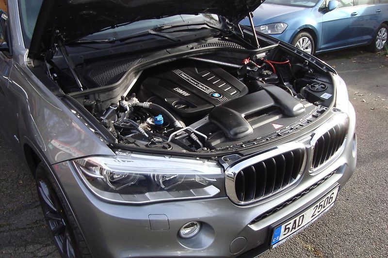 BMW X6 (2015) Xdrive,3.0d,M-Paket,ČR,1.Maj. - fotka 27 z 94