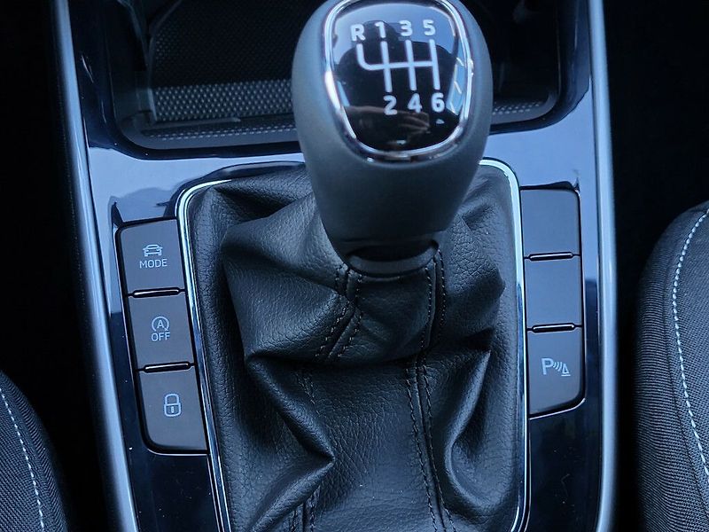 Škoda Fabia Dynamic 1,0TSI 85kW - fotka 27 z 30