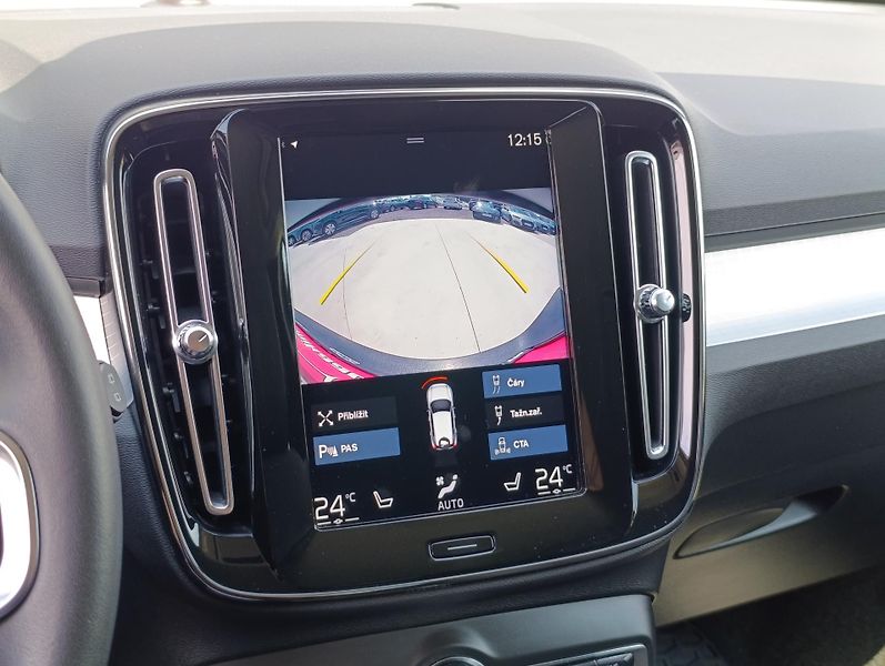 Volvo XC40 2.0 B4 AWD 145kW - fotka 23 z 33