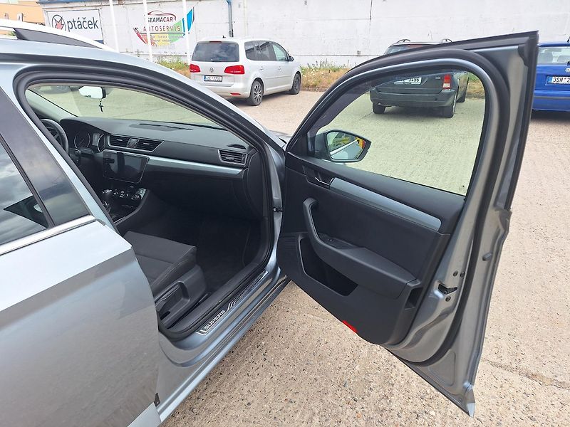 Škoda Superb (2017) 110 kw DSG - fotka 8 z 20