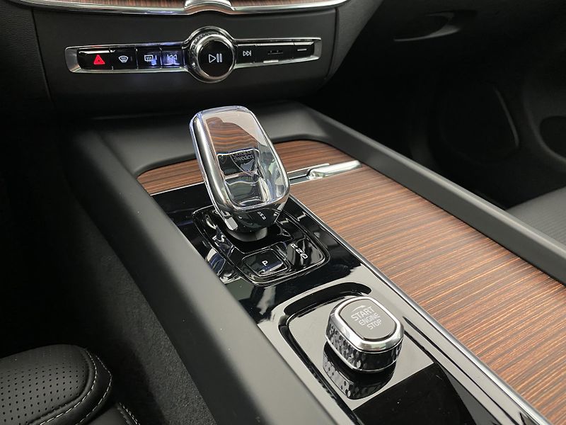 Volvo XC60 B4 AWD DARK PLUS AUT  - fotka 27 z 56