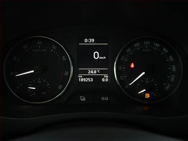 Škoda Fabia (2012) 1.2 TSI, Tempomat - fotka 11 z 15