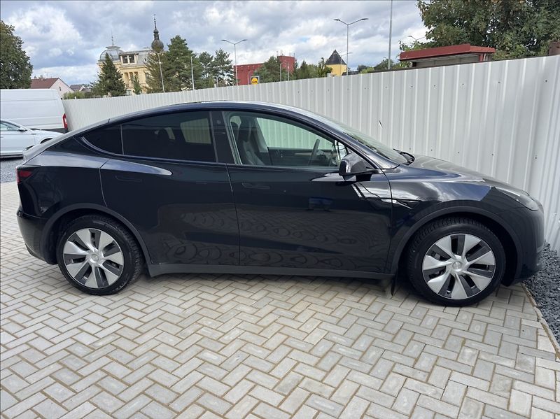 Tesla Model Y 0,0 Long Range 378kW 1.maj DPH - fotka 15 z 50