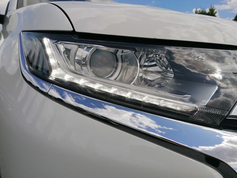 Mitsubishi Outlander (2017) 2.2DI-D 4WD 132kW ČR - fotka 18 z 19