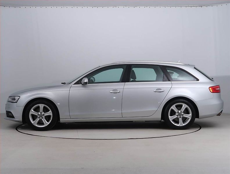 Audi A4 (2012) Ambition 1.8 TFSI, Serv.kniha - fotka 6 z 17